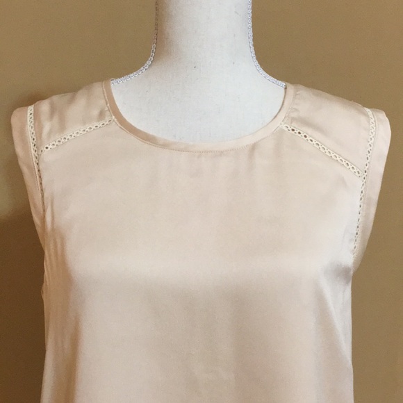 ✨TCEC✨CREAM SLEEVELESS TOP - Picture 6 of 15